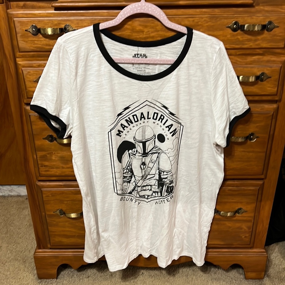 Torrid Mandalorian ringer tee. Torrid size 2